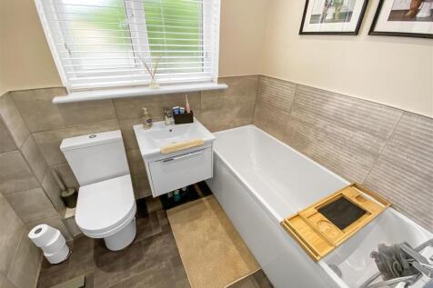 Family Bathroom/WC