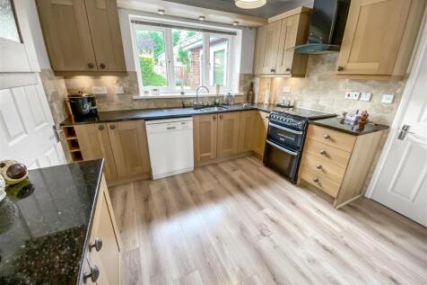 Kitchen (2).jpg