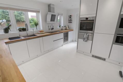 Kitchen (4).jpg