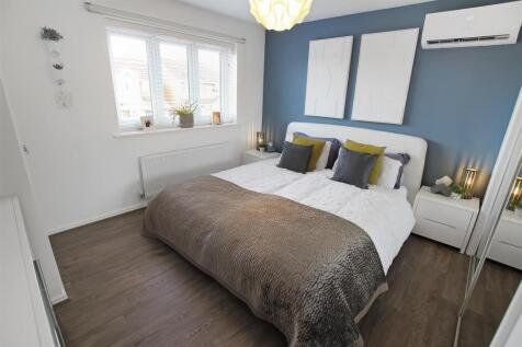 Bedroom One (1).jpg