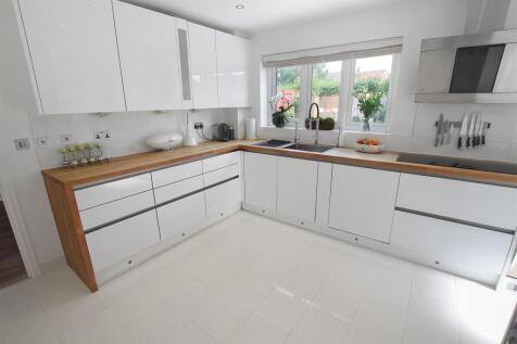 Kitchen (2).jpg