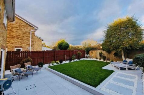 Rear Garden (2).jpg