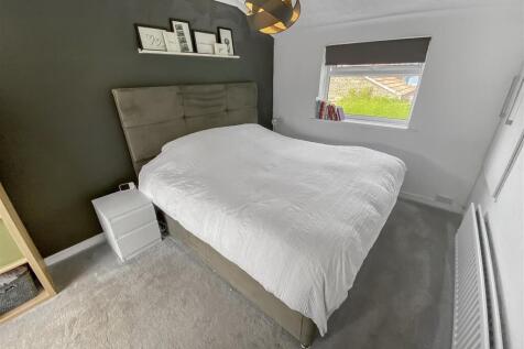 Bedroom One (1).jpg