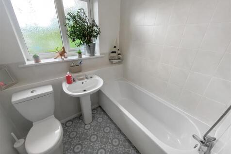Bathroom.jpg