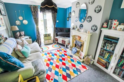Living Room (1).jpg
