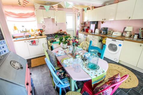 Kitchen (2).jpg