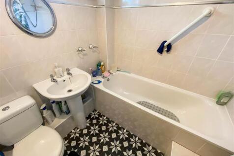 Bathroom.jpg