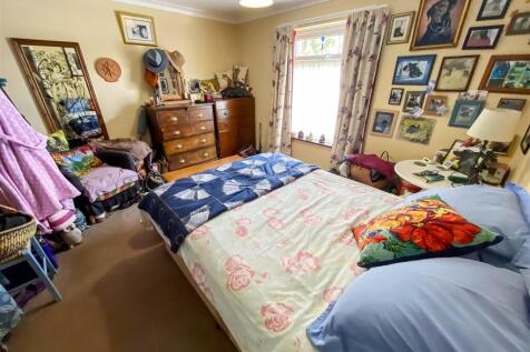 Bedroom One.jpg