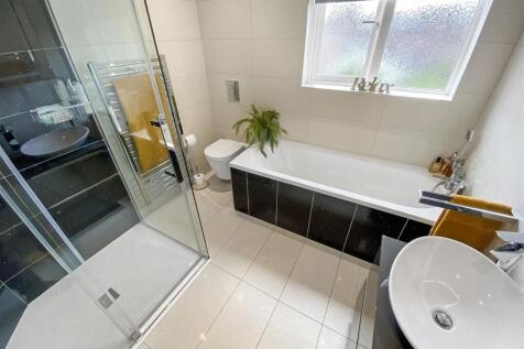 Family Bathroom.jpg