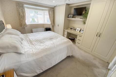 Bedroom One (1).jpg