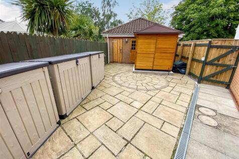 Rear Garden (2).jpg