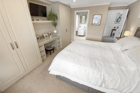 Bedroom One (2).jpg