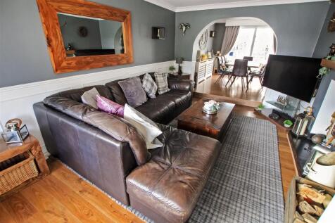 Living Room .jpg