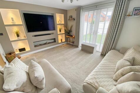 Living Room (2).jpg