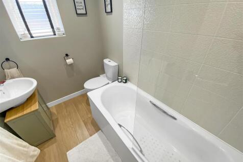 Bathroom.jpg