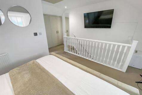 Bedroom One (2).jpg