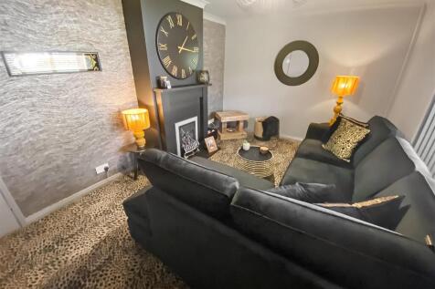 Living Room (1).jpg