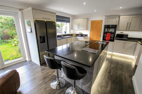 Kitchen (1).jpg