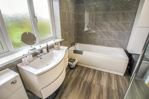 Bathroom (2).jpg