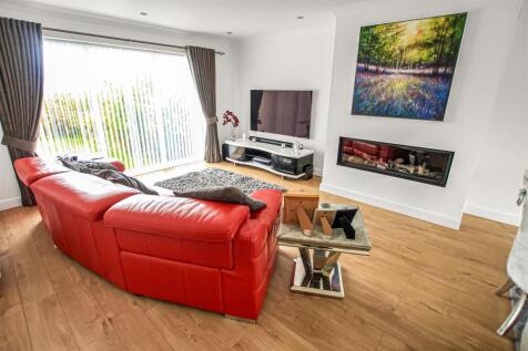 Living Room (2).jpg