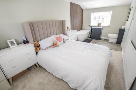 Bedroom One (3).jpg