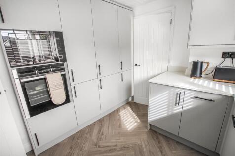 Kitchen (2).jpg