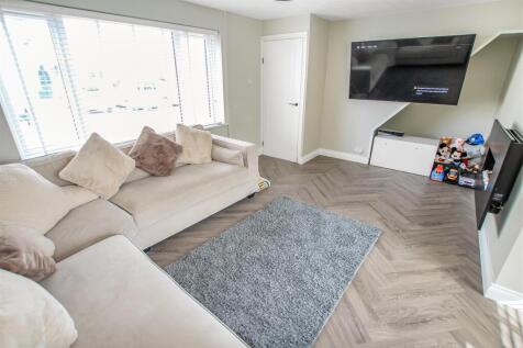 Living Room (2).jpg
