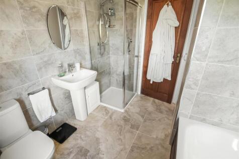 Family Bathroom/Shower/WC