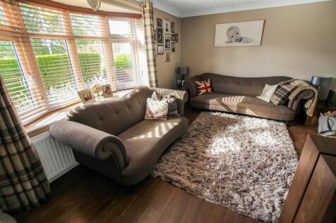 Living Room (2).jpg