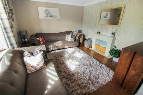 Living Room (1).jpg