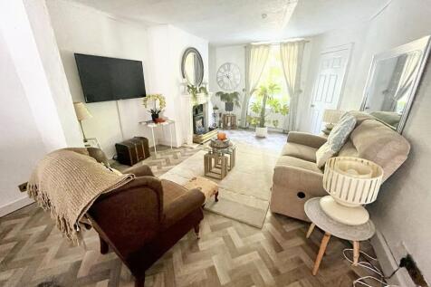 Lounge-Dining Room