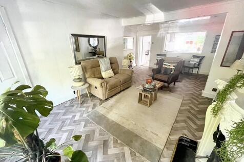 Lounge-Dining Room