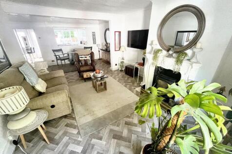 Lounge-Dining Room