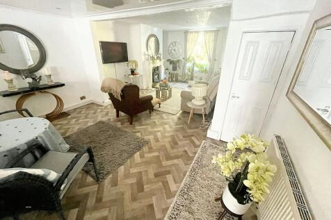 Lounge-Dining Room