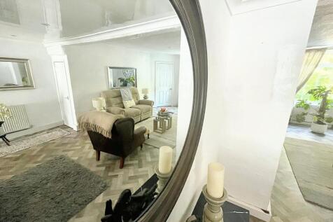 Lounge-Dining Room