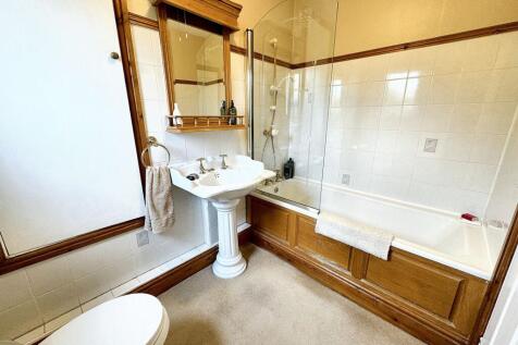 Master Bedroom En-suite