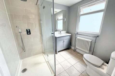 Master Bedroom En-suite