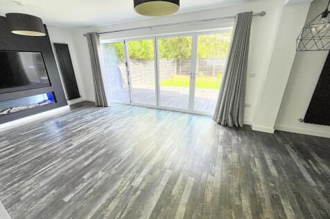 Lounge-Dining Room