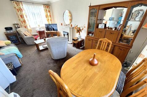 Sunshine Lounge-Dining Room