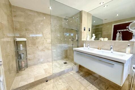 Master En-Suite