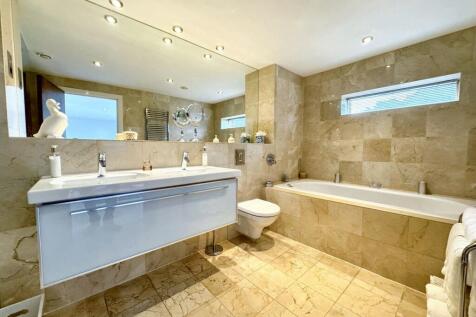 Master En-Suite