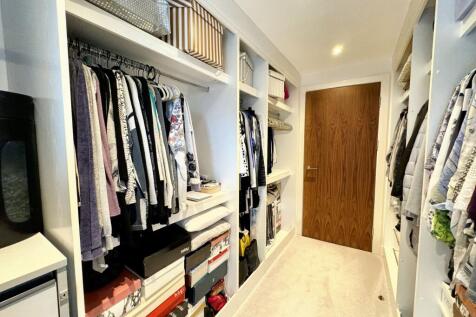 Master Walk-In