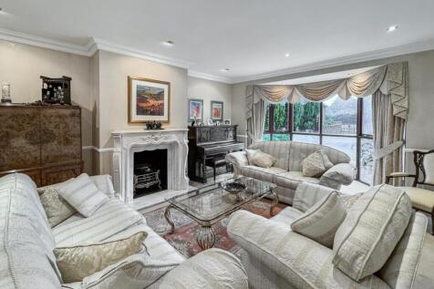 Lounge / Dining Room