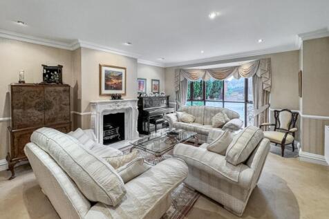 Lounge / Dining Room