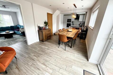 Kitchen/Dining/Family room