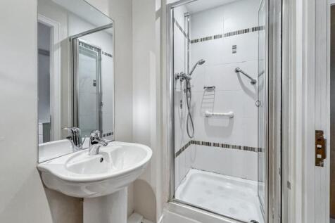 Master Bedroom En-suite