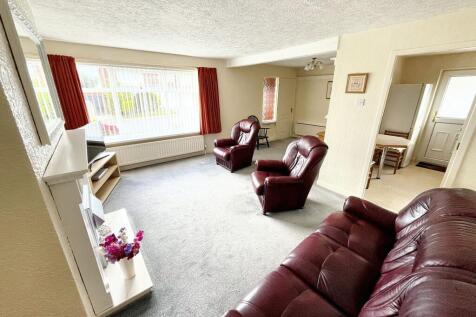 Lounge-Dining Room