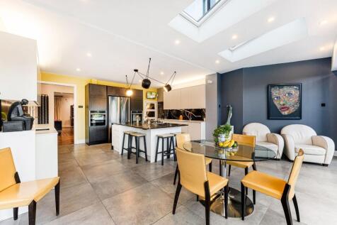 Kitchen / Breakfast Room