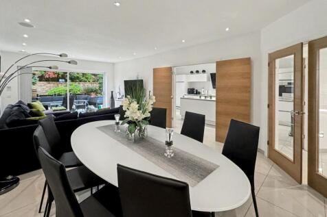 Open Plan Lounge / Dining Room