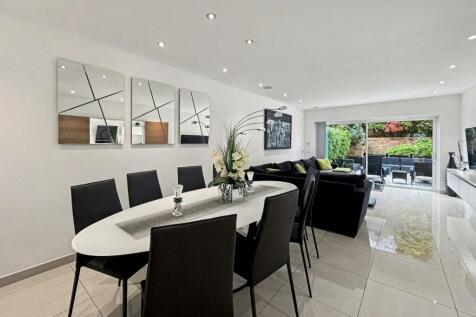 Open Plan Lounge / Dining Room